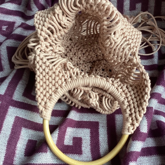 Unique Mauve Pink Macrame Boho Tassel Loop Handle Handbag - Picture 5 of 9
